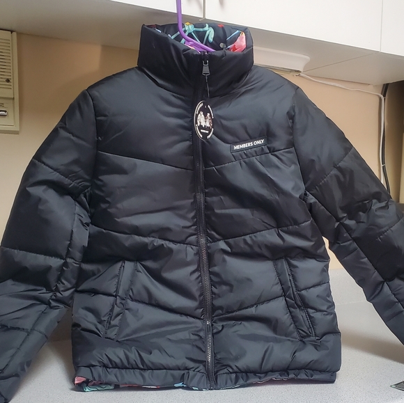 SpongeBob Members Only Puffer - Picture 2 of 6